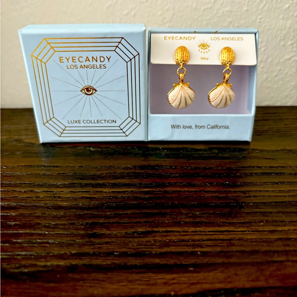 NEW Eye Candy seashell earrings
